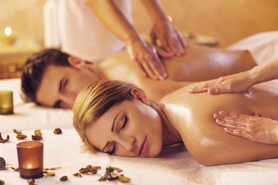 Có nên gọi massage Lingam tại khách sạn không? Những điều cần lưu ý về an toàn & bảo mật